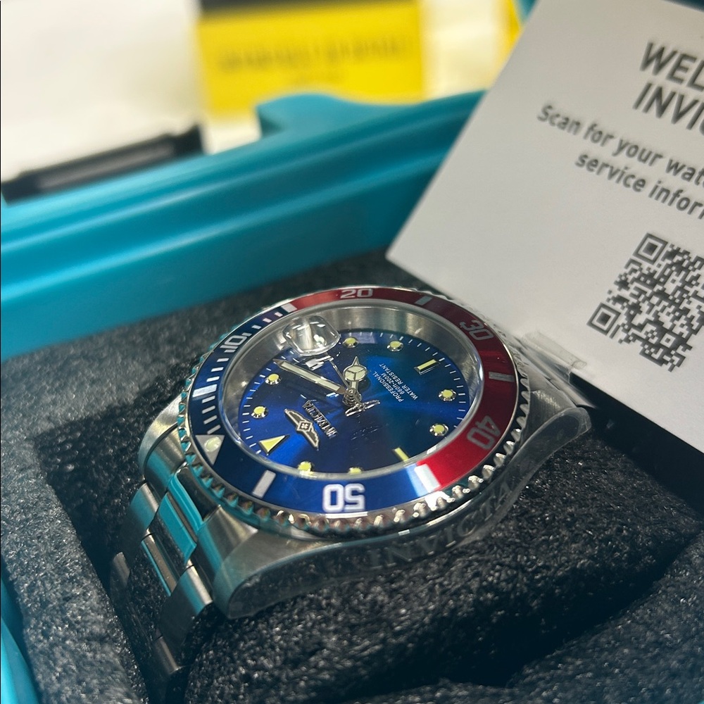 Invicta Silver and Blue Dive Watch - Picture 8 of 9